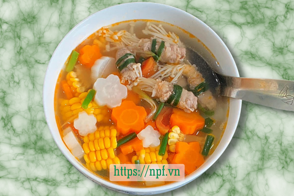 Canh bò cuộn nấu củ quả