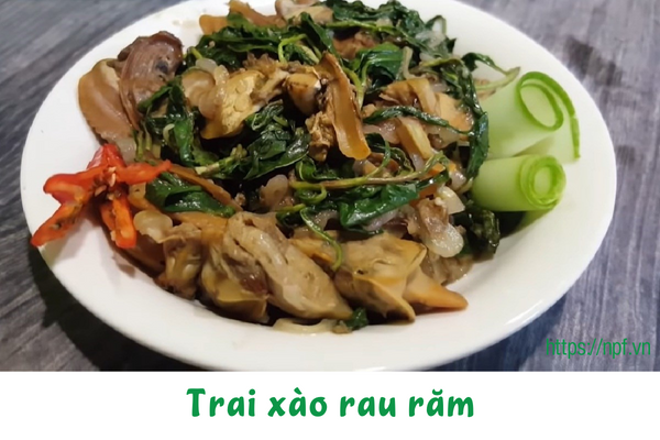 Trai xào rau răm Trai xào rau răm